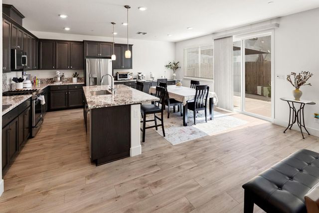 8056 Titan Ln, Roseville, CA 95747