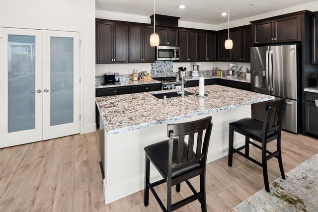 8056 Titan Ln, Roseville, CA 95747