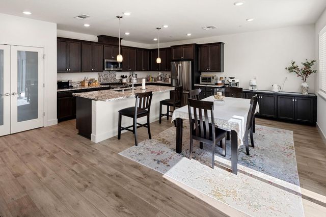 8056 Titan Ln, Roseville, CA 95747