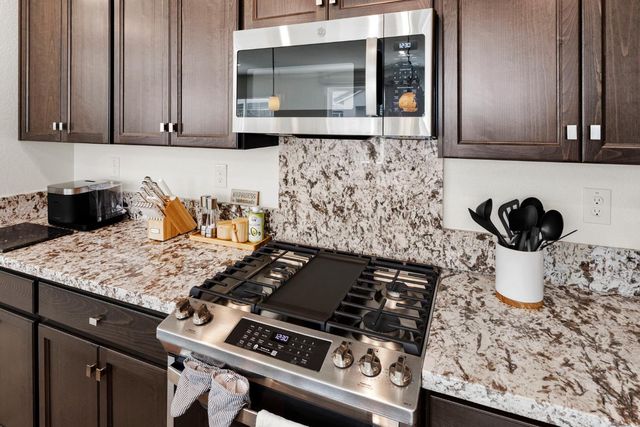 8056 Titan Ln, Roseville, CA 95747