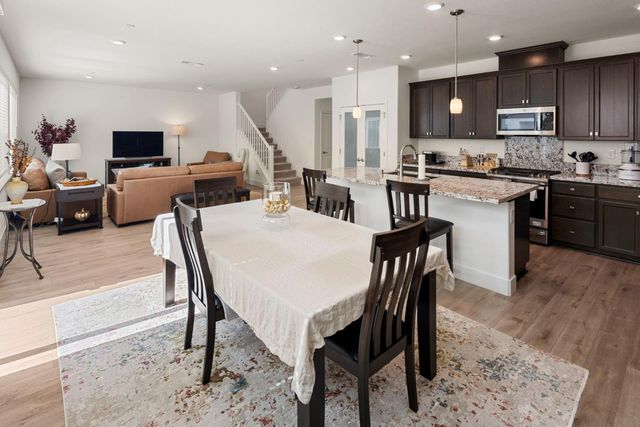 8056 Titan Ln, Roseville, CA 95747