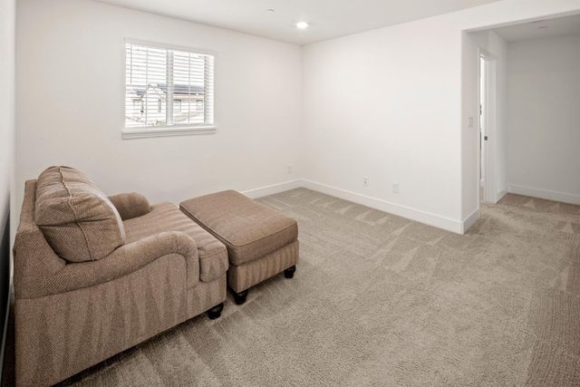 8056 Titan Ln, Roseville, CA 95747