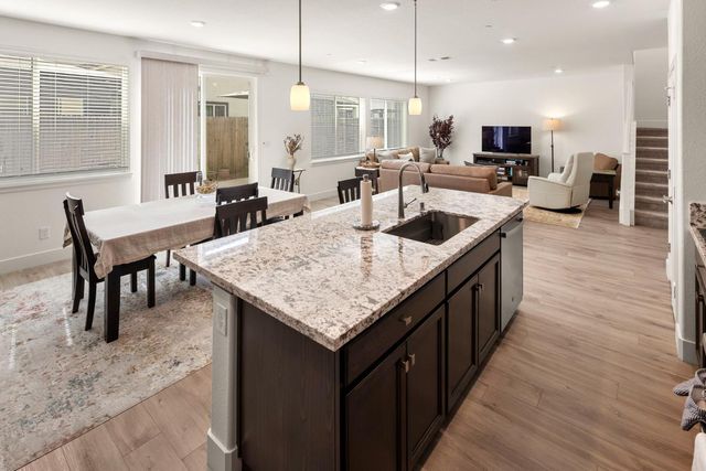 8056 Titan Ln, Roseville, CA 95747