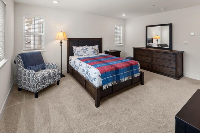 8056 Titan Ln, Roseville, CA 95747