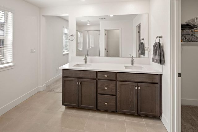 8056 Titan Ln, Roseville, CA 95747