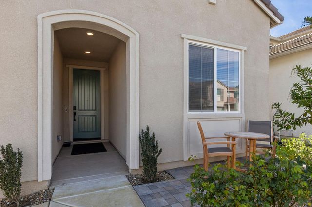 8056 Titan Ln, Roseville, CA 95747