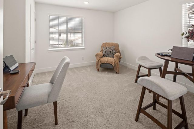 8056 Titan Ln, Roseville, CA 95747