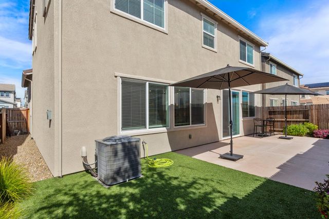 8056 Titan Ln, Roseville, CA 95747