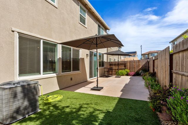 8056 Titan Ln, Roseville, CA 95747