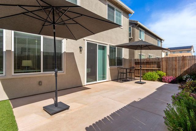 8056 Titan Ln, Roseville, CA 95747