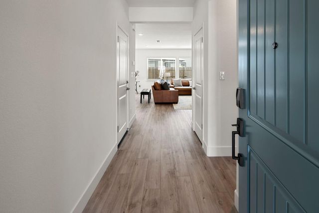 8056 Titan Ln, Roseville, CA 95747