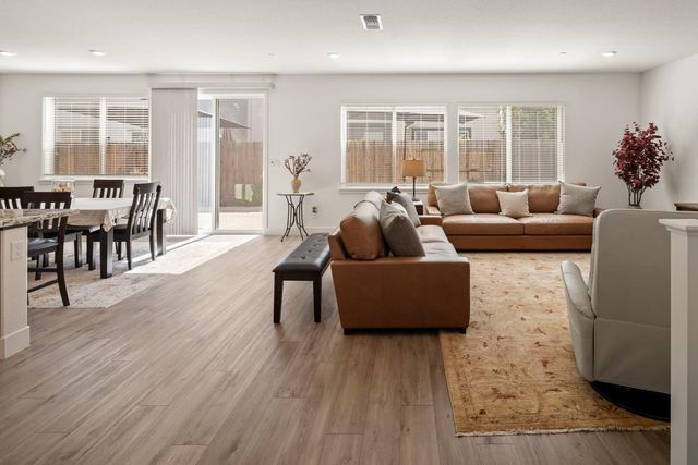 8056 Titan Ln, Roseville, CA 95747