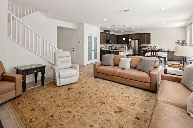 8056 Titan Ln, Roseville, CA 95747