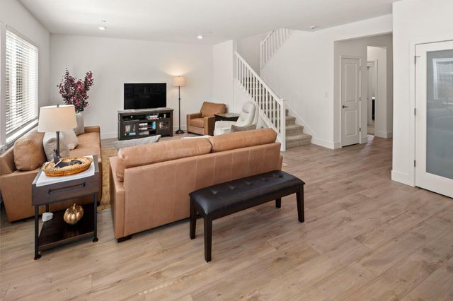 8056 Titan Ln, Roseville, CA 95747