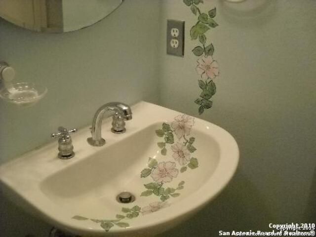 6664 Snow Meadow, Converse, TX 78109