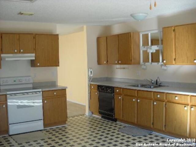 6664 Snow Meadow, Converse, TX 78109