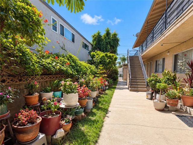 1808 10th Street F, Santa Monica, CA 90404