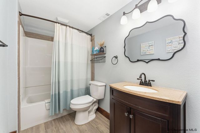 3712 RUSTIC RD, Cheyenne, WY 82001
