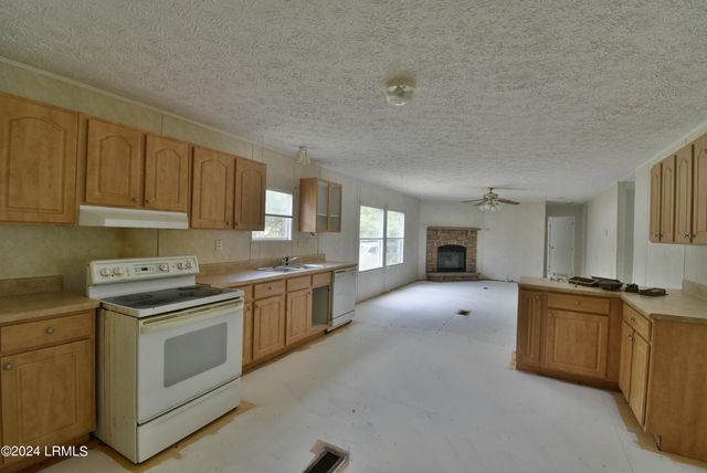 1680 Stanley Loop Road, Varnville, SC 29944