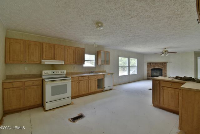 1680 Stanley Loop Road, Varnville, SC 29944