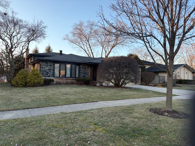 7700 Apple Tree Lane, Willowbrook, IL 60527