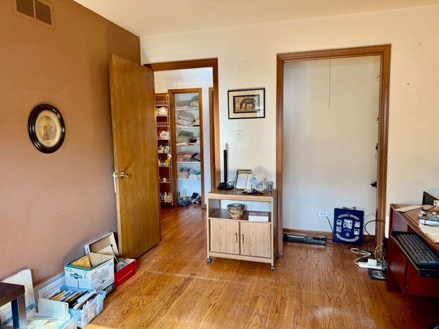 7700 Apple Tree Lane, Willowbrook, IL 60527