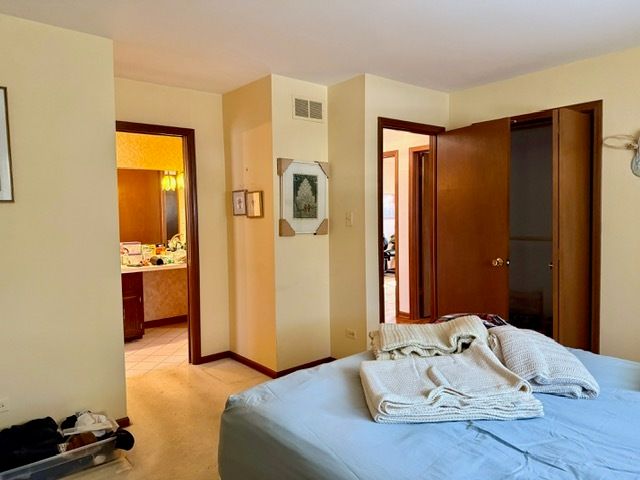 7700 Apple Tree Lane, Willowbrook, IL 60527