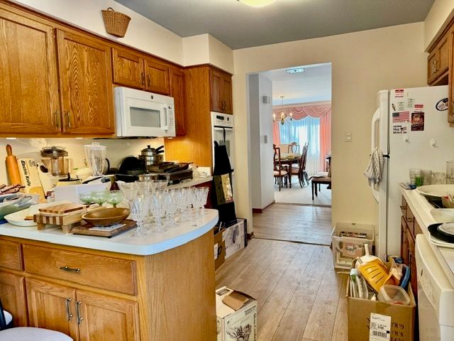 7700 Apple Tree Lane, Willowbrook, IL 60527