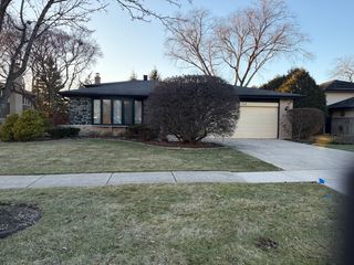7700 Apple Tree Lane, Willowbrook, IL 60527