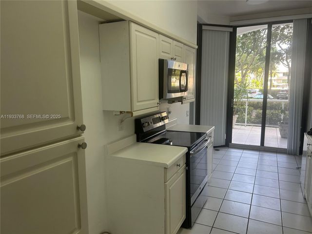 3640 Yacht Club Dr 104, Aventura, FL 33180