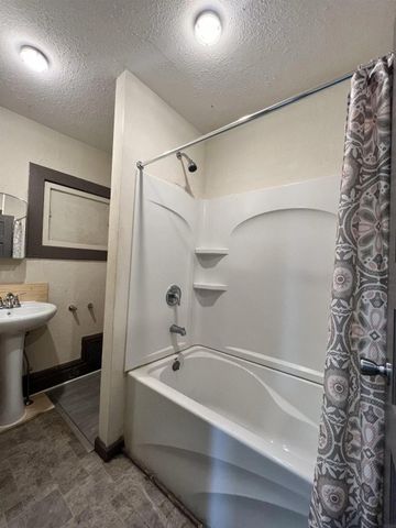 911 Lafayette Street, Waterloo, IA 50703