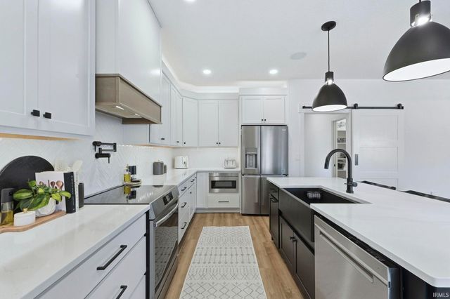 17890 Hutt Ridge Court, Huntertown, IN 46748