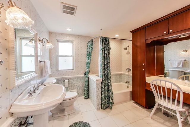 3237 Sunnyside Avenue, Brookfield, IL 60513