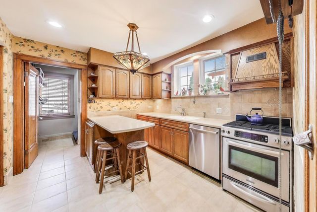 3237 Sunnyside Avenue, Brookfield, IL 60513