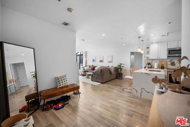 121 S Hope Street 517, Los Angeles, CA 90012