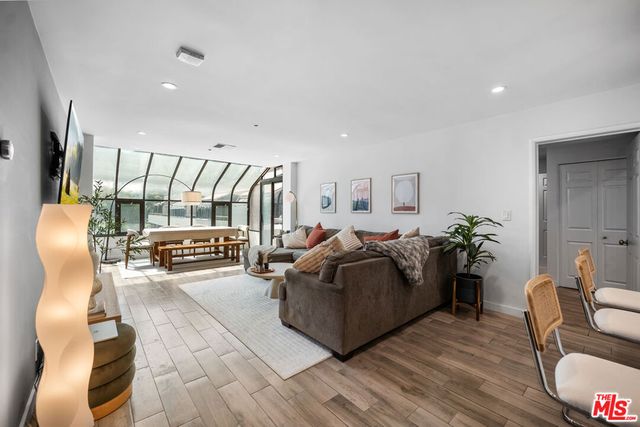 121 S Hope Street 517, Los Angeles, CA 90012