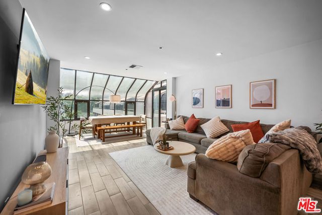 121 S Hope Street 517, Los Angeles, CA 90012