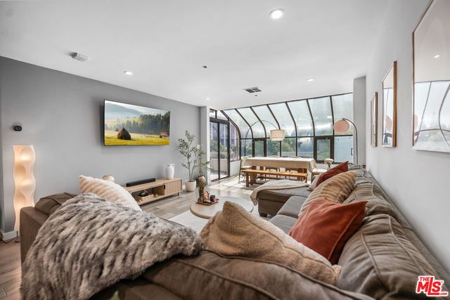 121 S Hope Street 517, Los Angeles, CA 90012