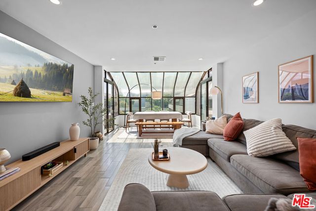121 S Hope Street 517, Los Angeles, CA 90012