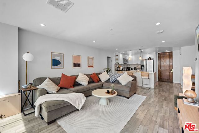 121 S Hope Street 517, Los Angeles, CA 90012