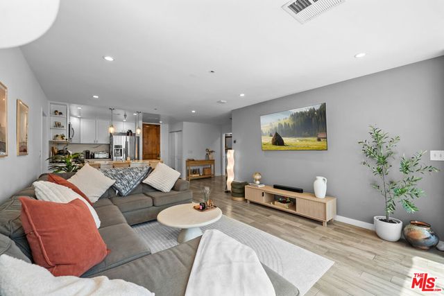121 S Hope Street 517, Los Angeles, CA 90012
