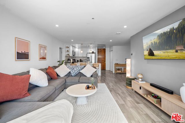 121 S Hope Street 517, Los Angeles, CA 90012