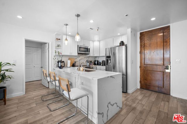121 S Hope Street 517, Los Angeles, CA 90012