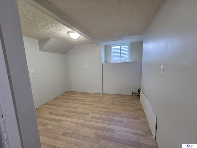 520 N Academy Avenue, York, NE 68467