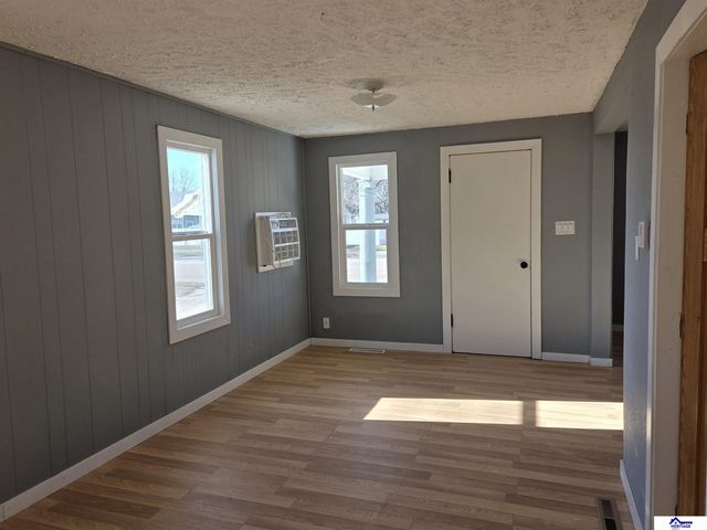 520 N Academy Avenue, York, NE 68467