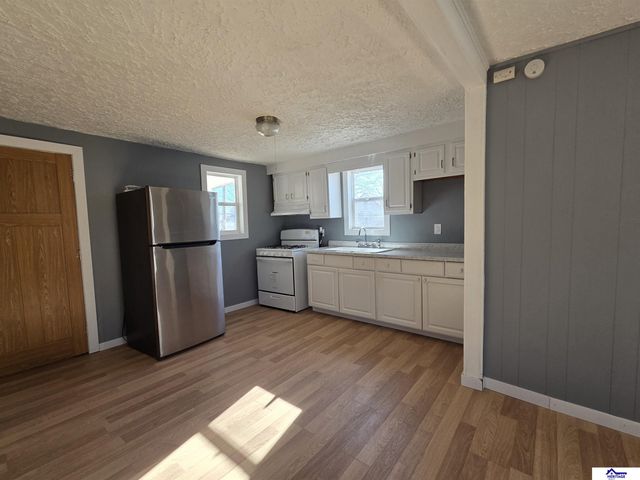 520 N Academy Avenue, York, NE 68467