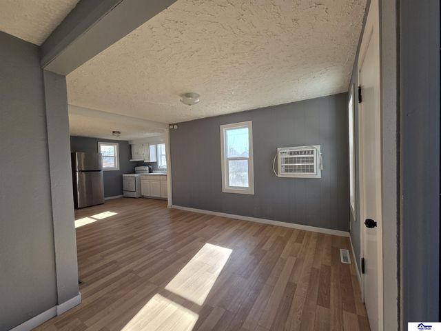 520 N Academy Avenue, York, NE 68467