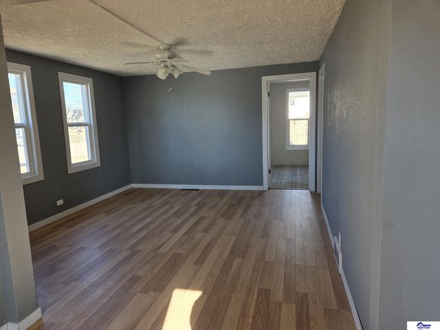 520 N Academy Avenue, York, NE 68467