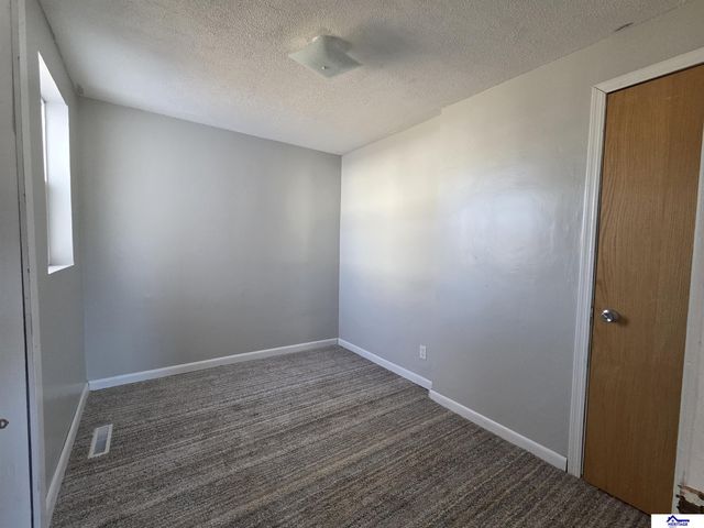 520 N Academy Avenue, York, NE 68467