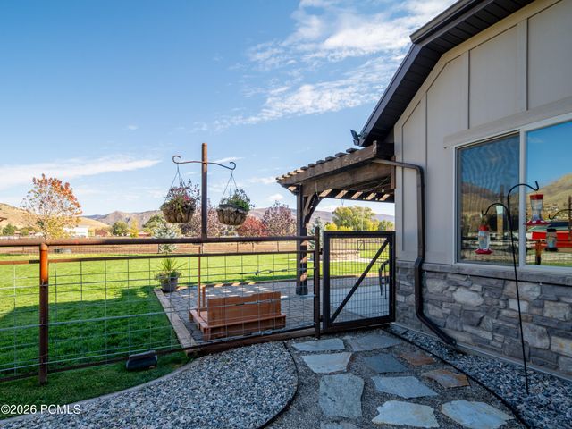 152 N 8750, Huntsville, UT 84317